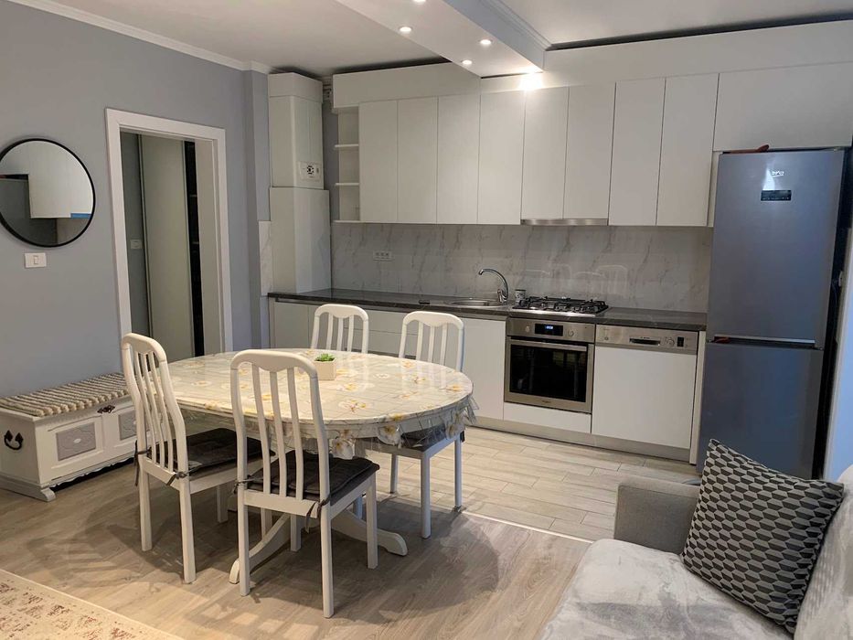 Închiriez apartament modern
