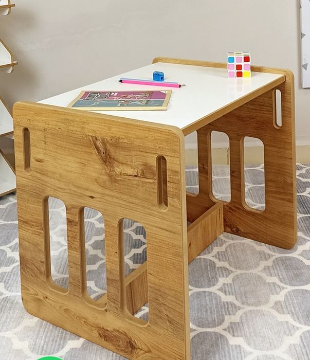 Детска маса с два стола