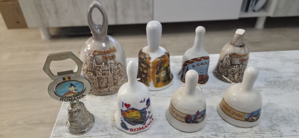 Vand clopotei de Craciun si ornamentali de colectie. Vezi 8 poze