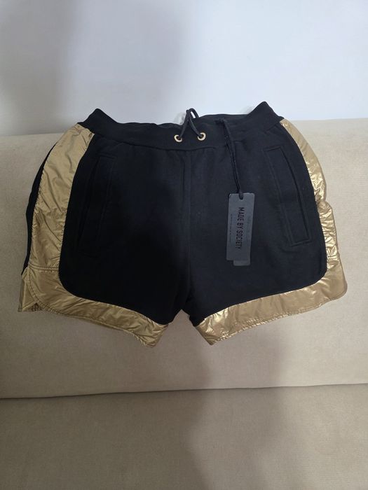 Bermude official street garment made by society