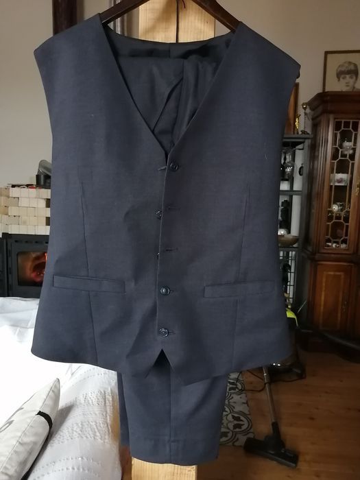 Мъжки костюм фина 100% вълна