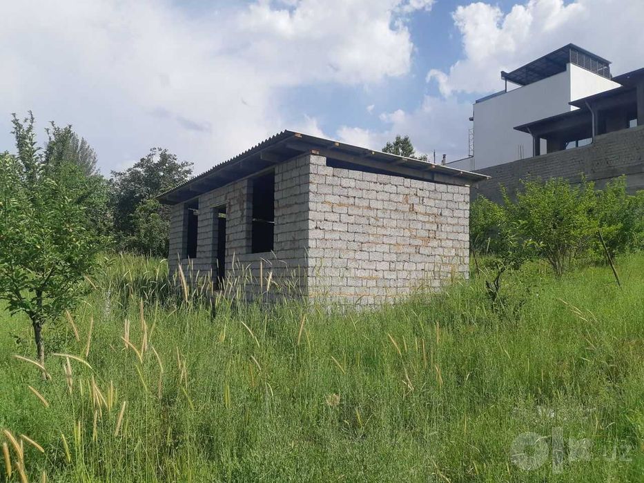 Чарвак,Юсуфхона продаётся дачный участок 5 соток.