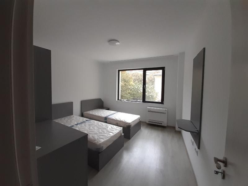 Дава се под наем Тристаен апартамент в Варна, Център - 100 кв.м за 750 € - Снимка #1