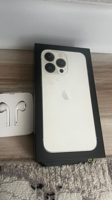 Продам наушники от Айфон 13про