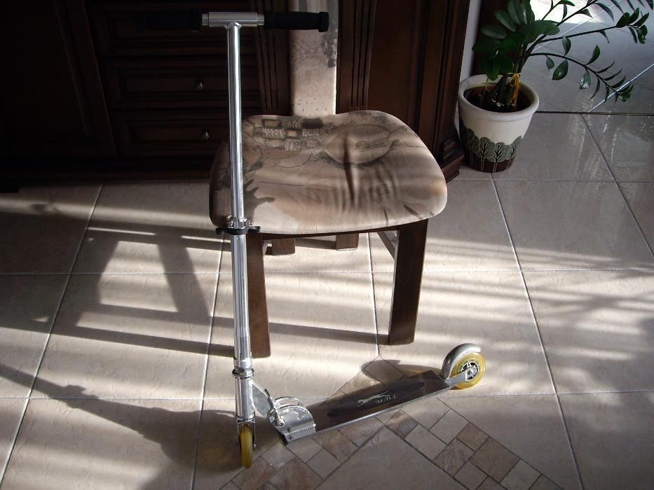 Тротонетка "MDL" със силиконови колела.