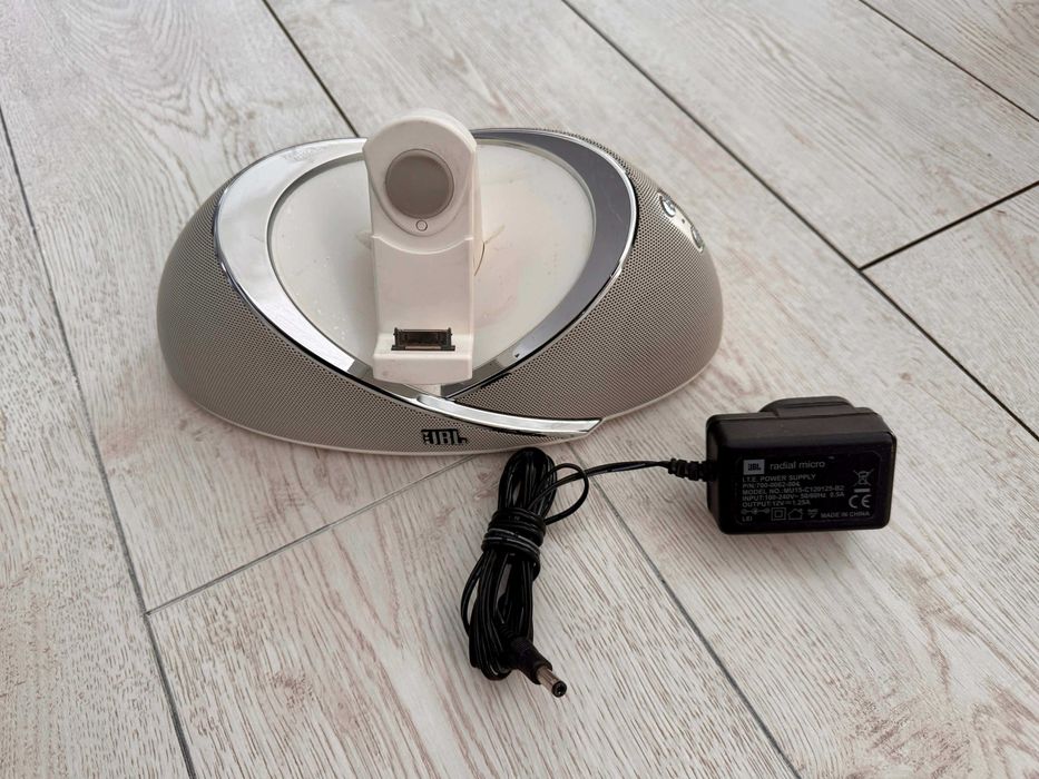 JBL On Beat boxa dock Apple 30-pin USB Audio