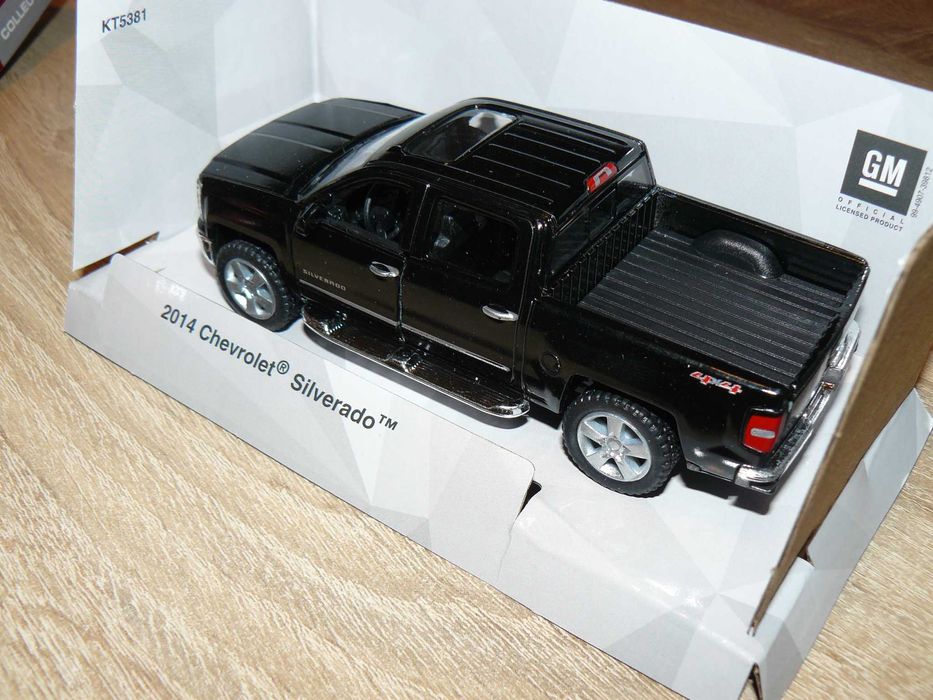 Macheta Auto De Colectie CHEVROLET SILVERADO Scara 1:46,Noua KINSMART