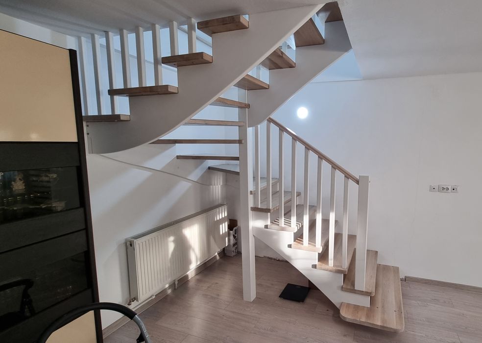 Scări interioare și balustrade din lemn masiv – Stejar, Frasin, Fag