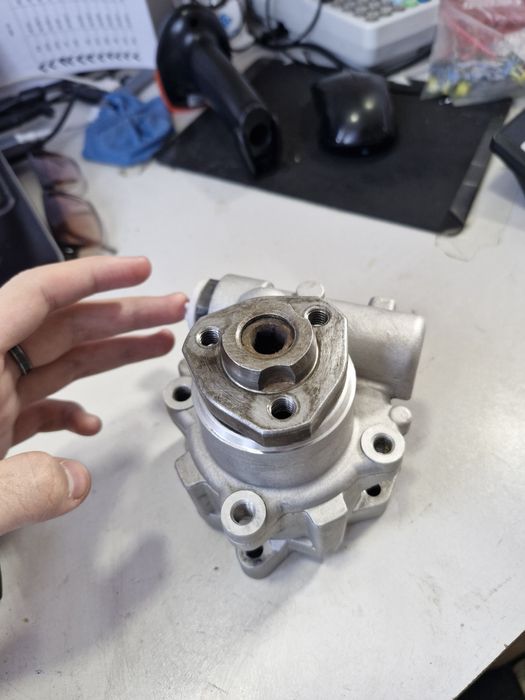 Насос ГУР Volkswagen t5