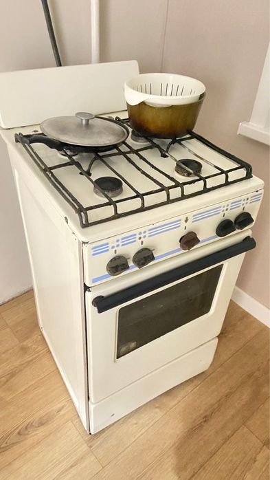 Продам газовую плиту