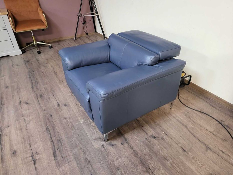 Син кожен фотьойл с електрически релаксиращ механизъм