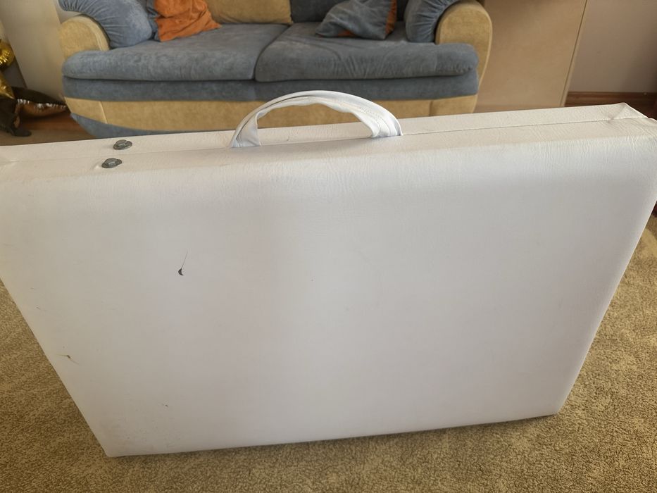 Кушетка для салона