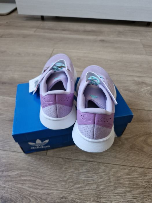 Кроссовки на девочку адидас 35 размер