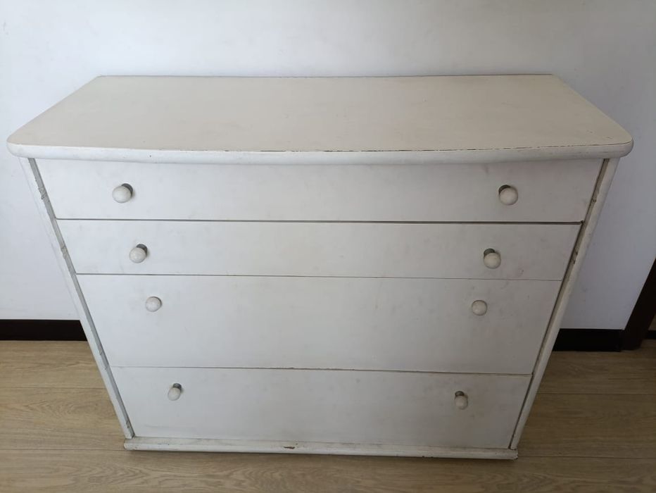 Комод. 100 × 40 × 84 см. 4 ящика