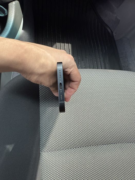 Iphone 16 e срочно сотилади