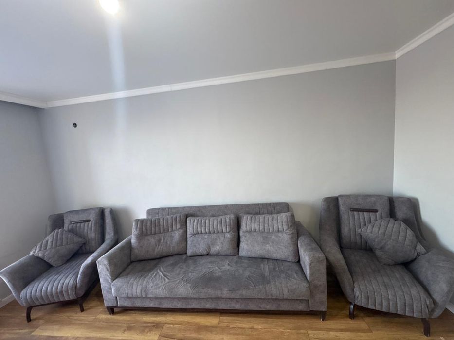 Продам диван с креслами