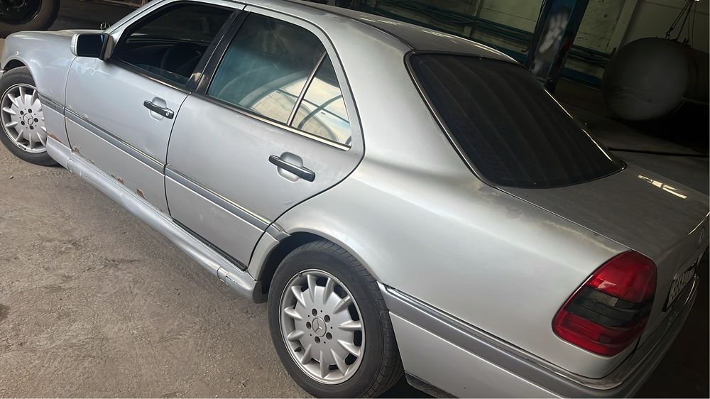 Продам мерседес w202 c180 автомат.