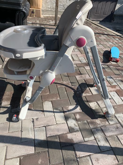 Детский стул для кормления все в рабочем состояние