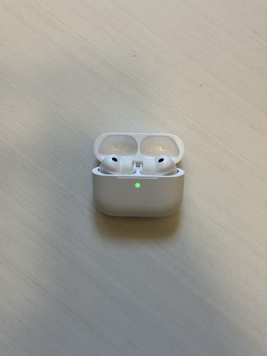 Apple AirPods Pro 3 (Pachet complet cu cutie și accesorii)