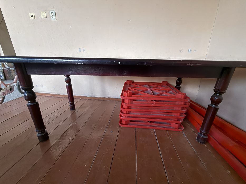 Стол и стулья (10штук)