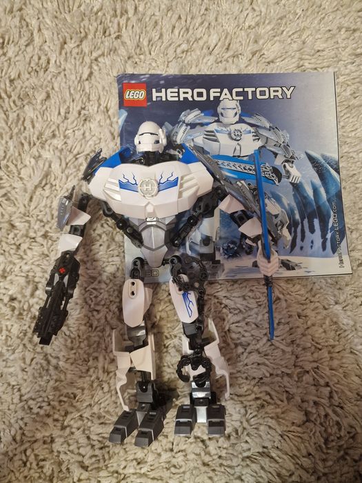 8 figurine lego hero factory