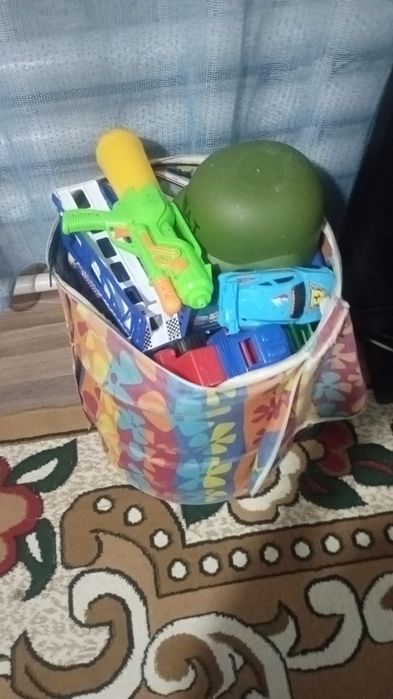 Продам машины и игрушки