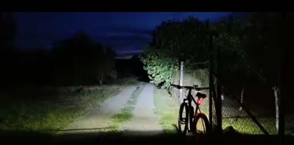 Lanterna / Far trotinetă / bicicletă  etc 10.000mAh/10.000 lumeni
