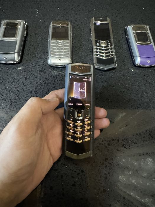 Vertu Signature S Design 3G Pure Black Gold Dark Green Crocodile