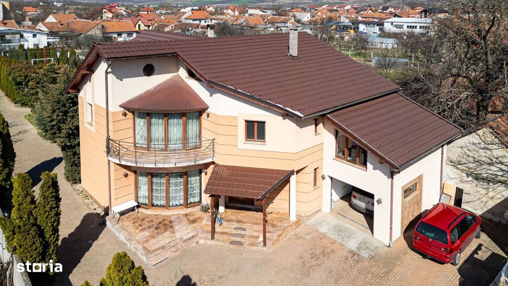 Casa deosebita cu teren de sport in zona semi centrala in Lugoj