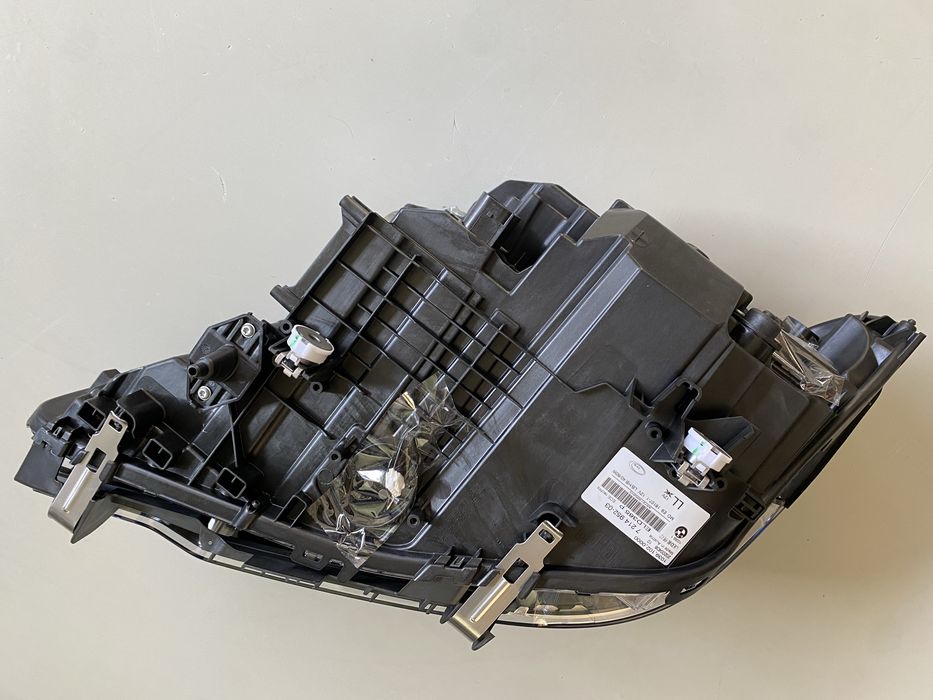 Чисто нов десен фар за bmw g30/бмв г30/led/гол без баласти/