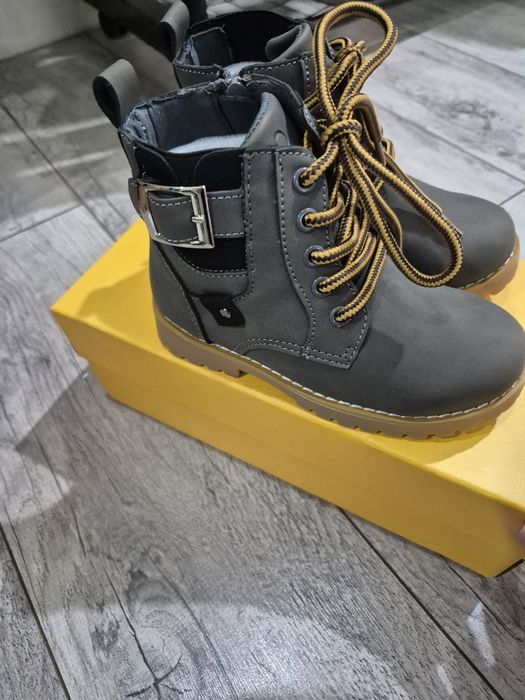 Продам детские полуботинки