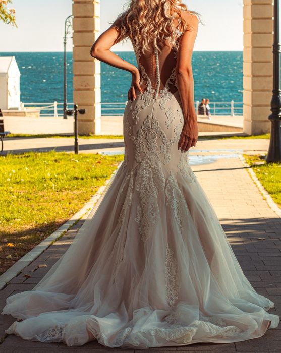 Rochie de mireasa Oksana Mukha de INCHIRIAT sau vânzare