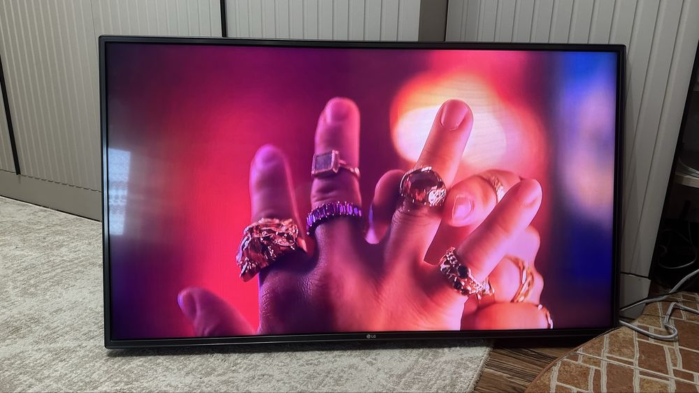 Телевизор LG SMART TV