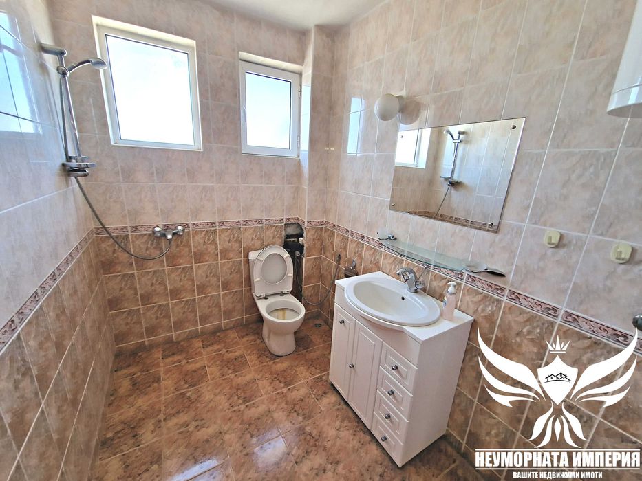 Под наем офис и два апартамента 300РЗП с двор в Асеновград