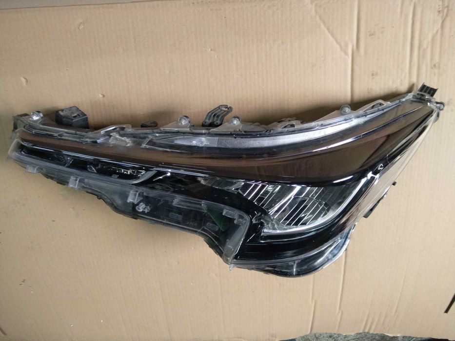 Фар десен за Toyota Corolla E21 2019