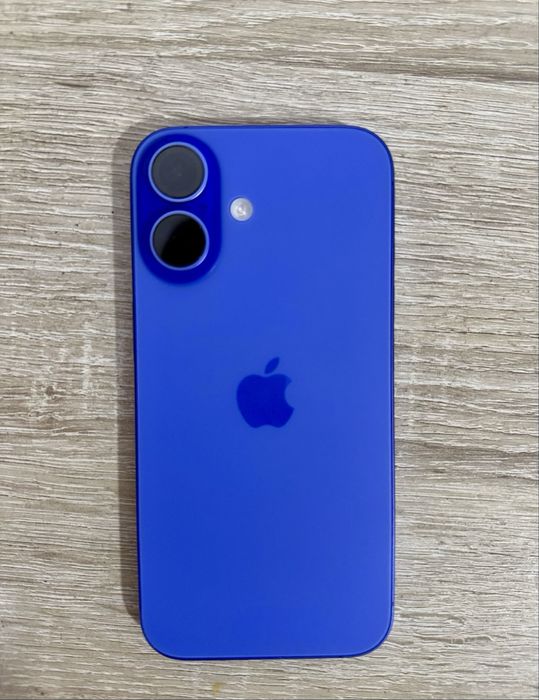 Продам идельном состояние Iphone 16 128 GB Ultramarine
