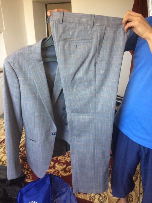 Продам костюм тройка