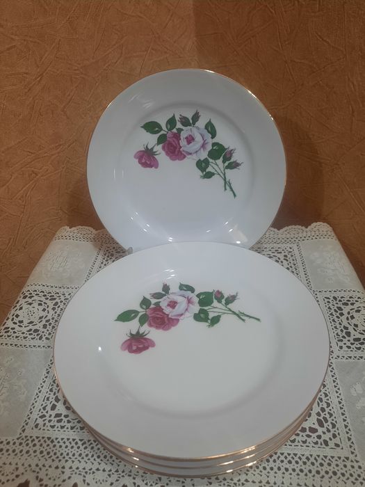 Красивые десертные тарелочки (d-19см) Кахла, ГДР. В состоянии новых.