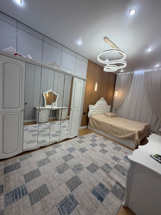 Продаю спальный гарнитур