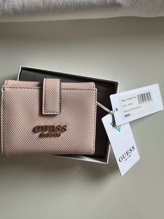 Оригинално ново дамско портмоне Guess