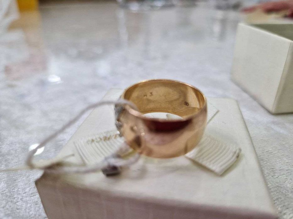 Золотое кольцо с бриллиантами