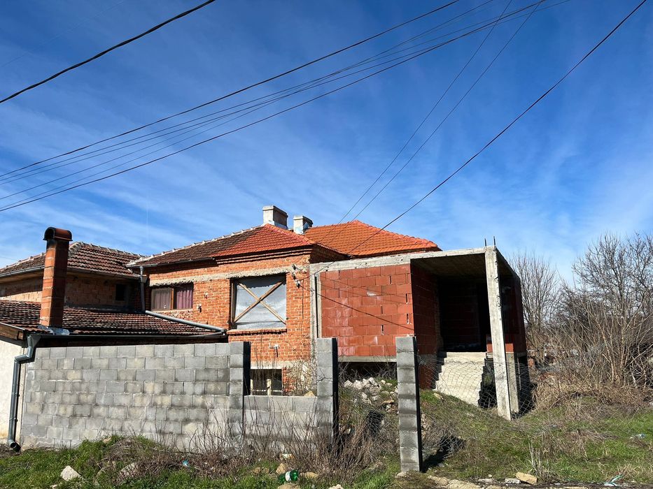 Продавам къща в с. Лозарево – 379 м2