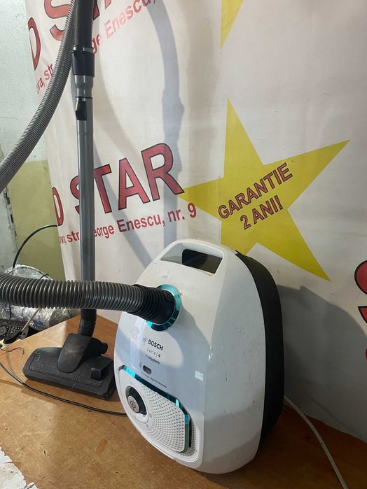 Aspirator cu sac Bosch Seria 4  ProHygienic, 600W, 4 l,Sistem PowerProtect, Control Made in Germany