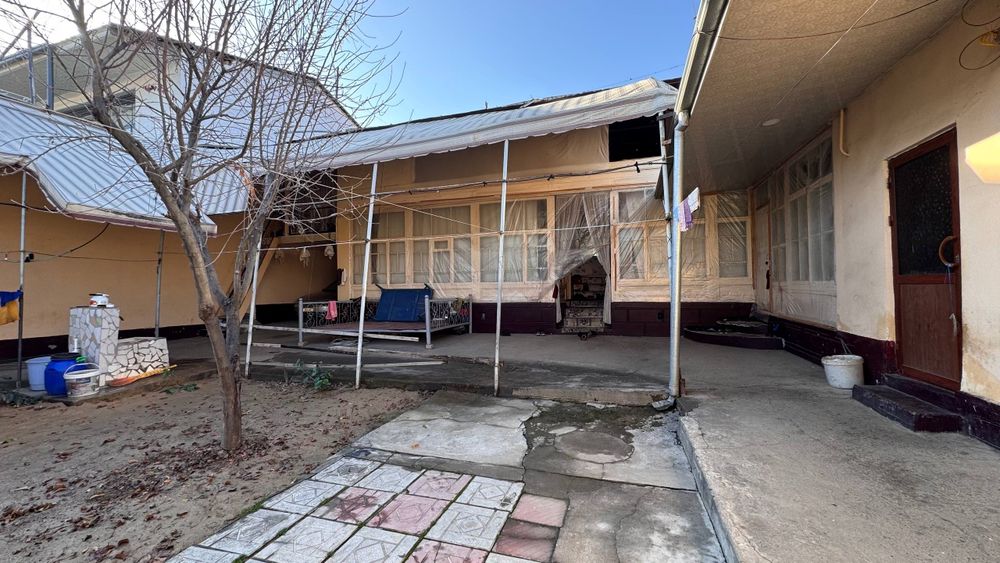 Tayor hovli sotiladi