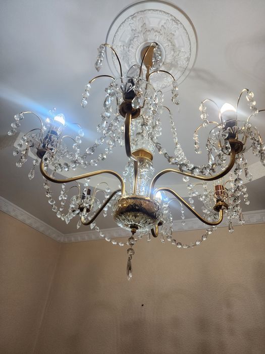 Люстра в хорошем состоянии