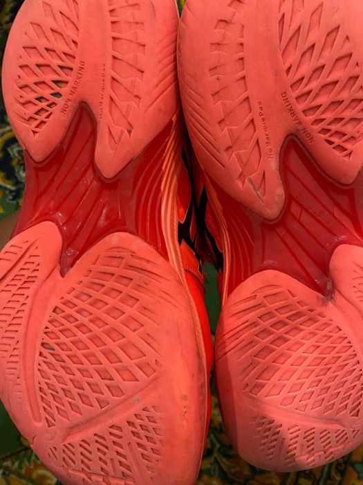 Продам кроссы для волейбола