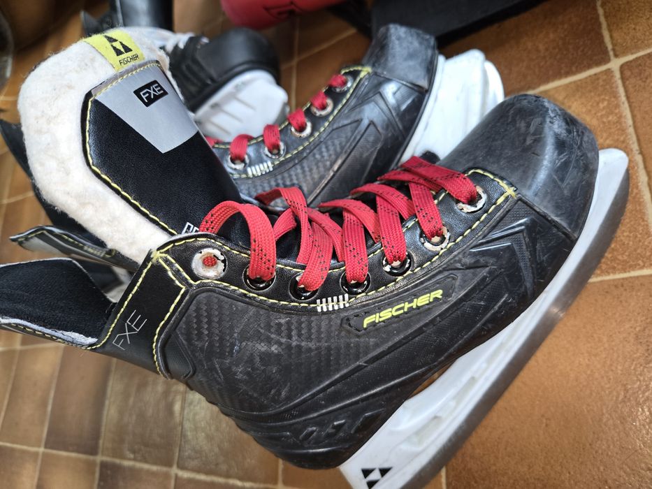 Продам коньки хоккейные