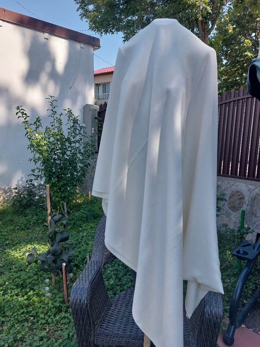 Cupon de stofa superba ivoar,  fina, 100% lâna - 3 m/1,5 m