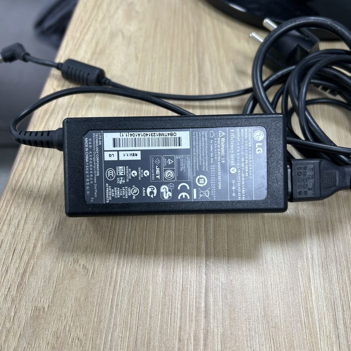 Монитор LG Flatron IPS226V 21.5