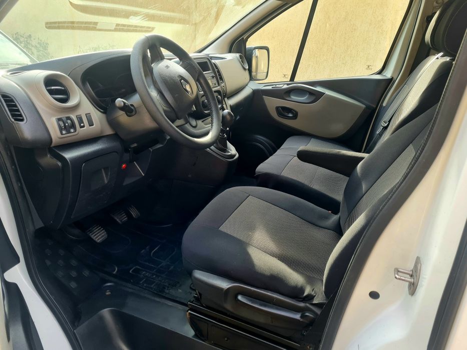 Renault Trafic 2016 - 80.000 km ! - stare foarte bună!